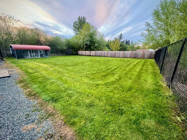 Patio trasero - 2309 99th St E