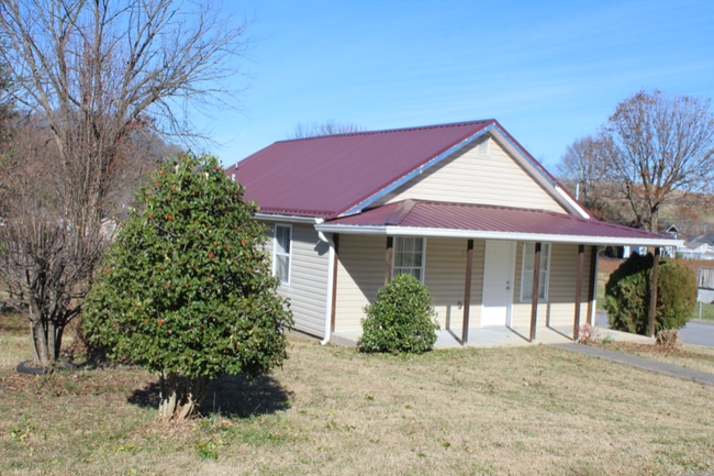 Photo - 215 Bettie St