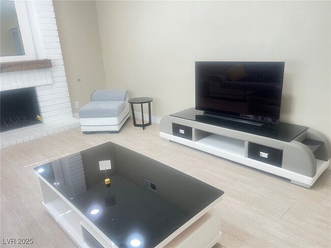 Photo - 4194 Greenpoint St