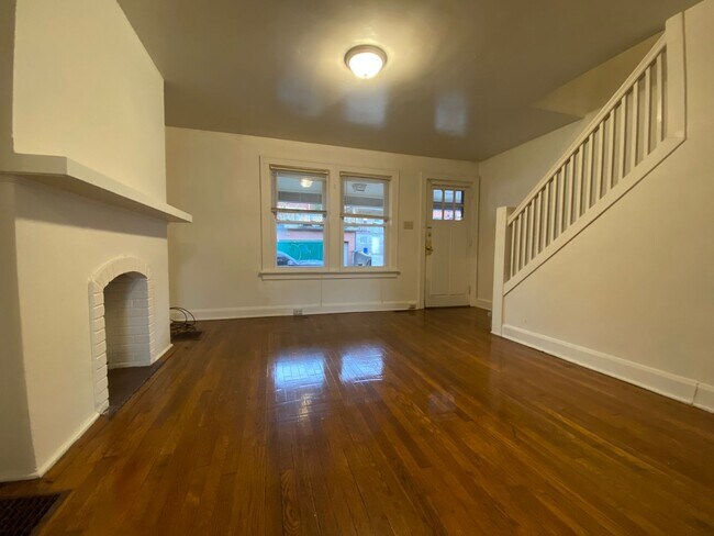 Photo - Stunning Two Bedroom Apartment in Oakland!...