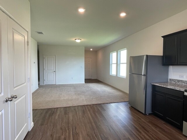 Photo - 532 Peony Ct