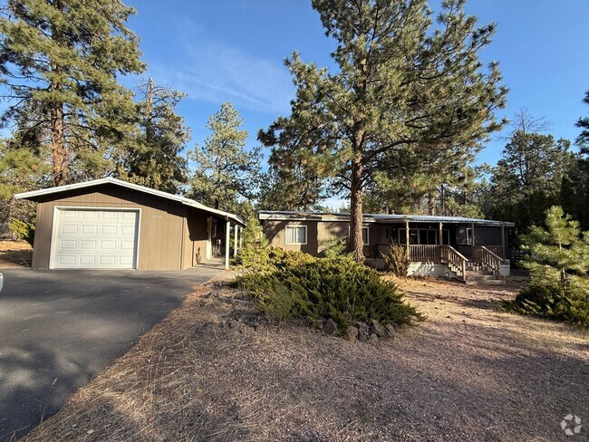 Building Photo - 2 Bed/2 Bath Home on Large Lot in SW Bend ...