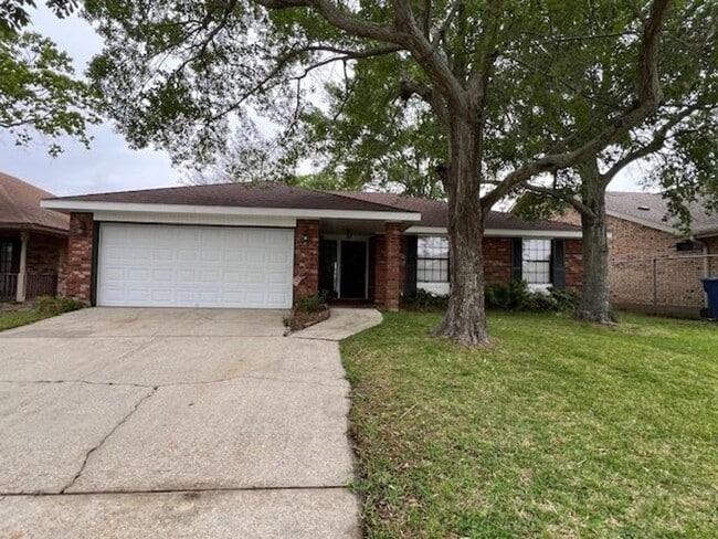 Building Photo - Move in ready in Eden Isles