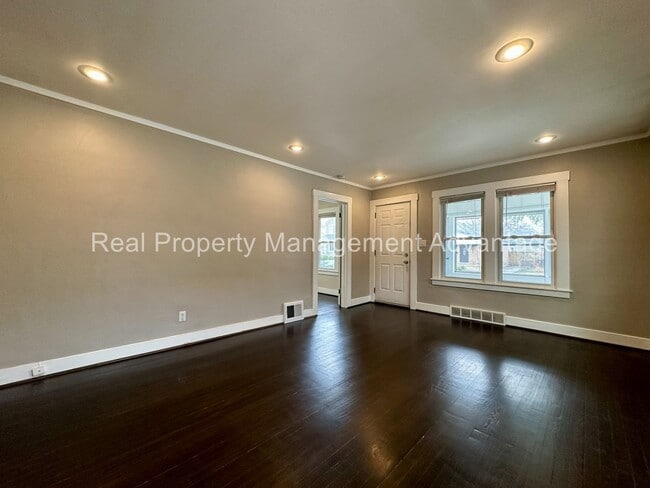 Photo - 2 Bedroom Open Floorplan Steps from Downtown Royal Oak!