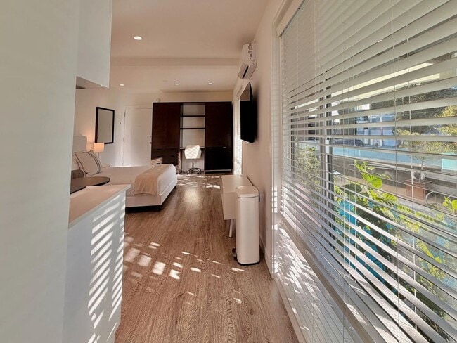 Wilshire Embassy Apartments
