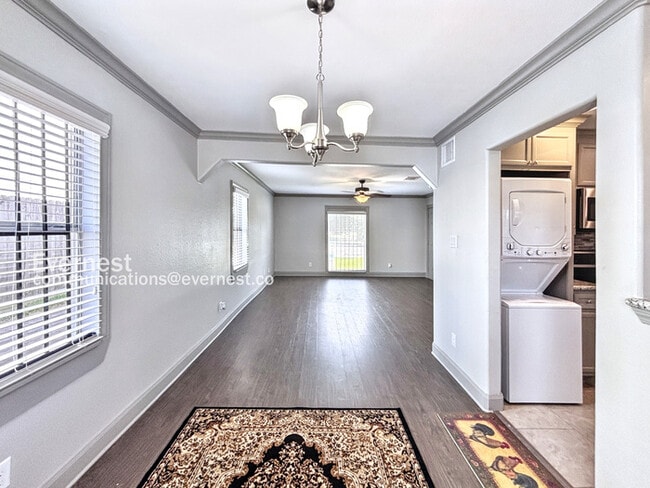 Photo - 3338 Blodgett St