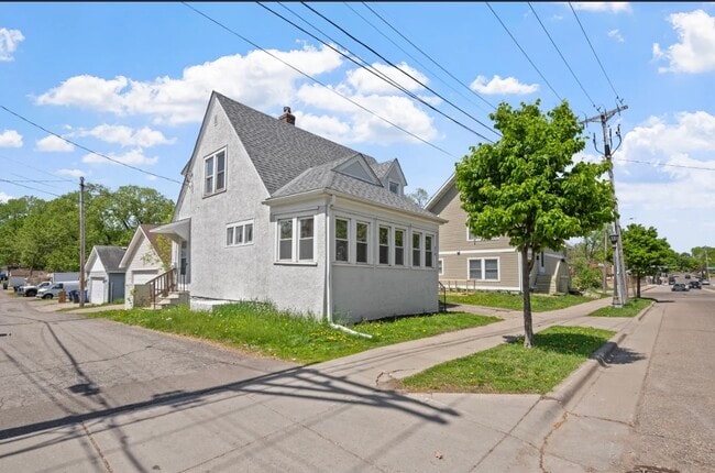 Photo - 319 Earl St