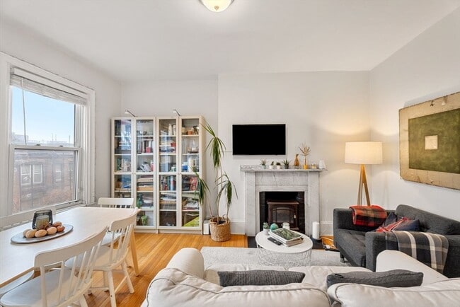 Photo - 62 W Cedar St Unidad 3