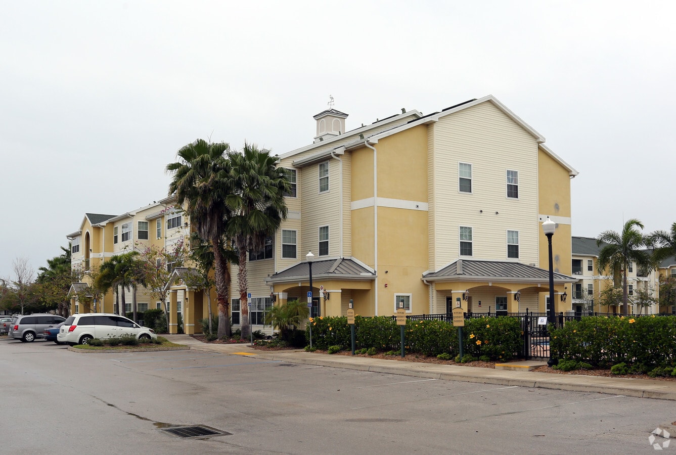 Maple Crest Apartments Fort Myers, FL