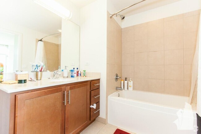 Building Photo - 1 bedroom in Chicago IL 60661 Unit 2908 Rental