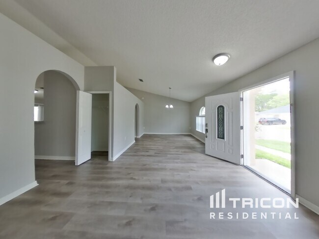 Photo - 2232 Nettlebrook St N