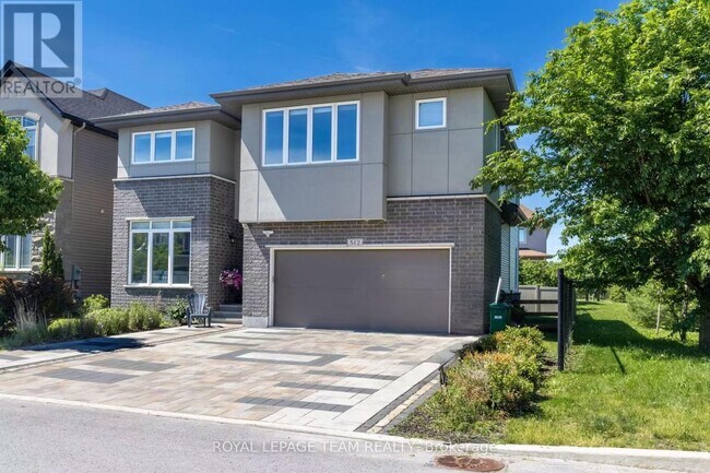 Photo - 512 Breccia Heights