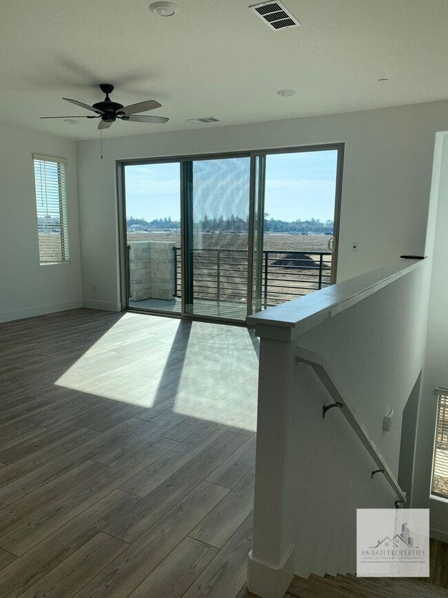 490 W Mahogany Ln
