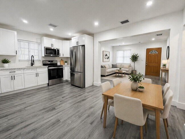 Photo - 736 NW 41st St