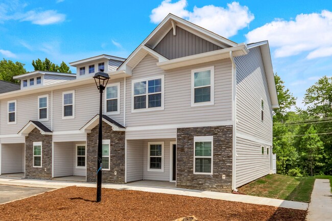 Building Photo - 3BR Townhome, Brand New - Simpsonville