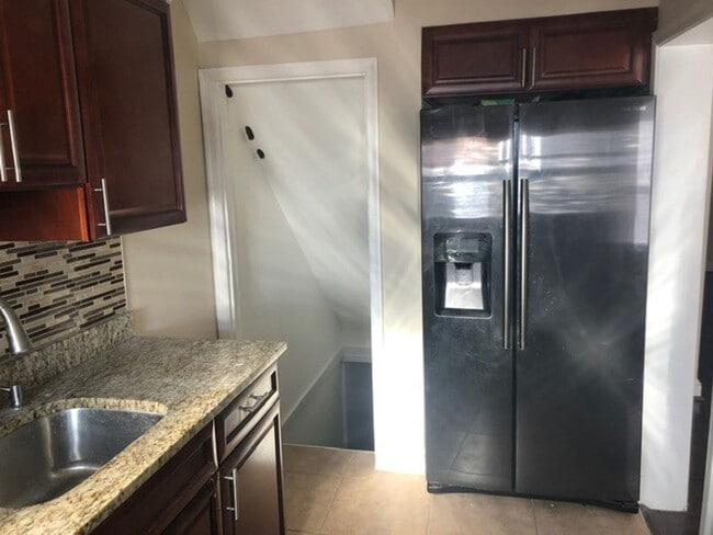 Photo - 2136 Redthorn Rd