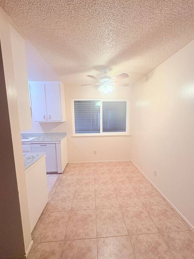 Photo - 904 Dornajo Way Unidad 004