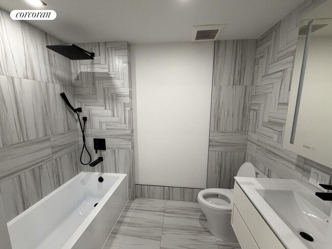 Photo - 428 E 9th St