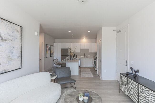 1BR, !BA - 662 SF