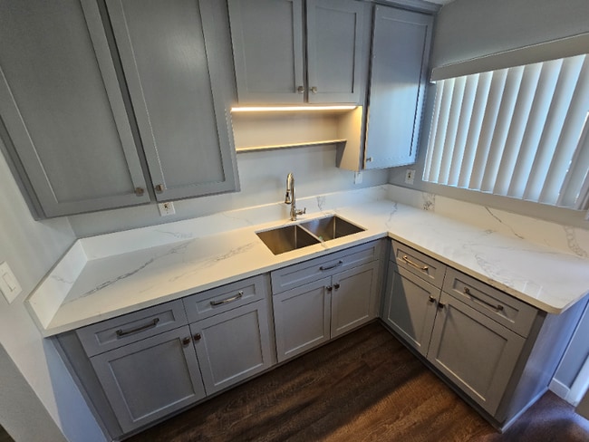 Photo - 1533 W 84th St Unidad 1535 W. 84TH ST