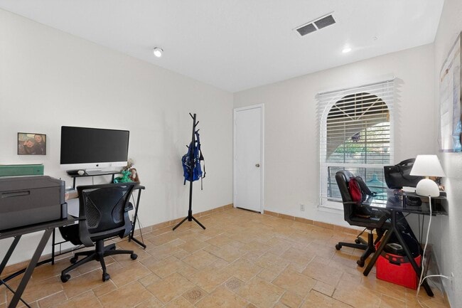 Photo - 6500 Martin Ct NE