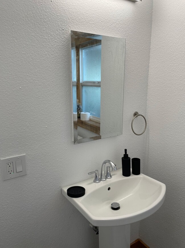 Photo - 2919 Summers Ln Unit Front house