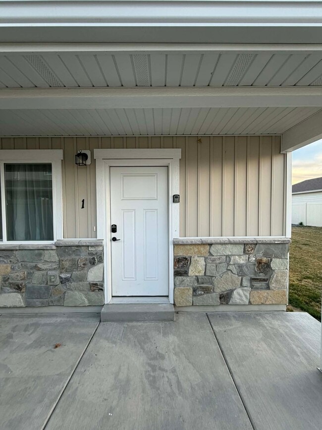 Building Photo - 355 N 2650 W