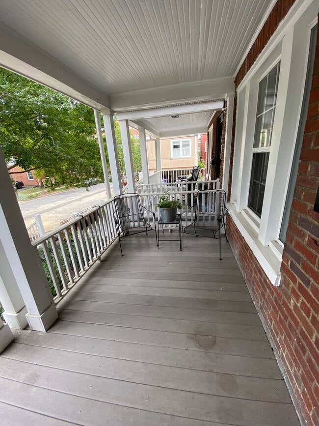 Front Porch - 112 N Peyton St
