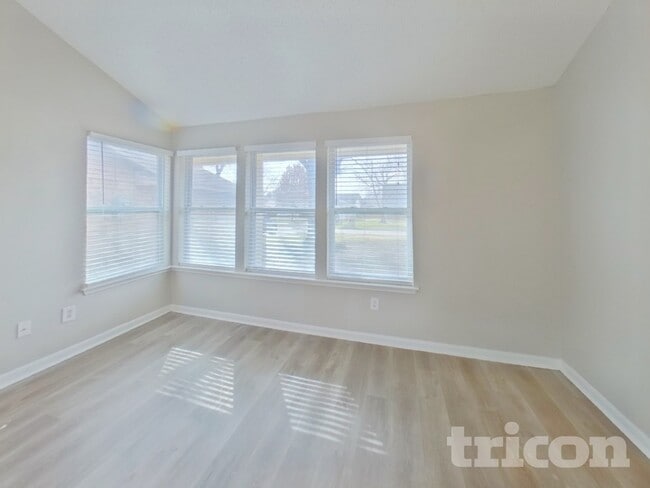 Photo - 2674 Steppington St