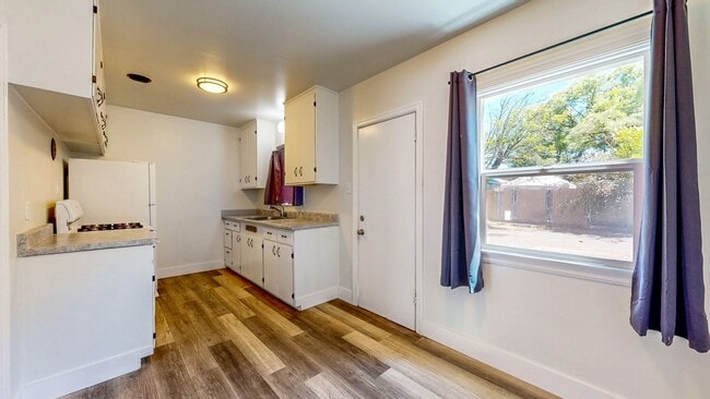 Building Photo - 560 McConnell Ave Unit #B