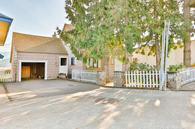 Photo - 3401 Odell Hwy