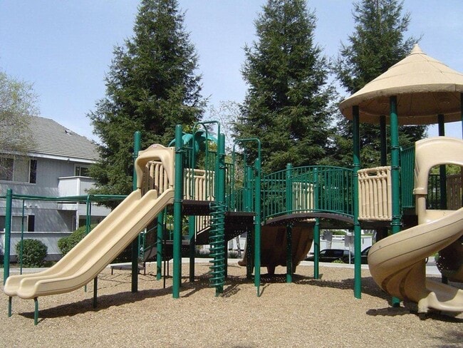 Building Photo - 2Br/2.0 BA Unit 2052