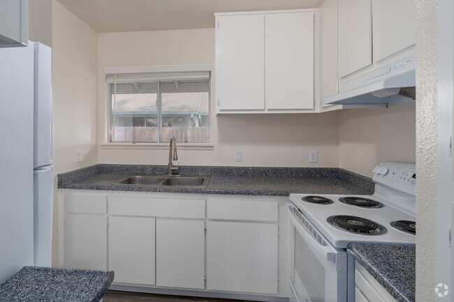 1BR, 1BA - 566SF - Kitchen