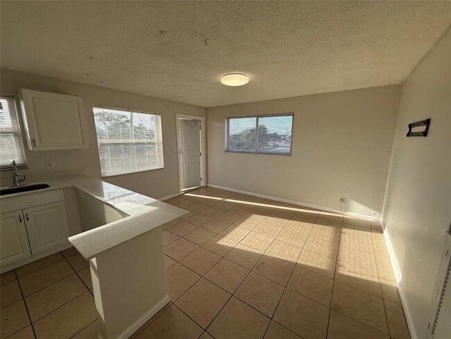 Photo - 1235 W River Dr Unit 3