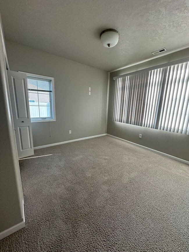 Photo - 3 Bedroom Townhouse!