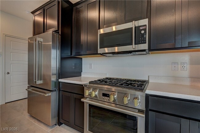 Building Photo - 600 N Carriage Hill Dr