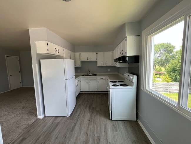 Building Photo - 3704 Parkway Blvd Unit B