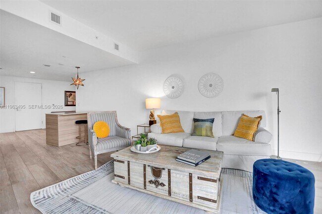 Photo - 121 NE 34th St Unidad 1814