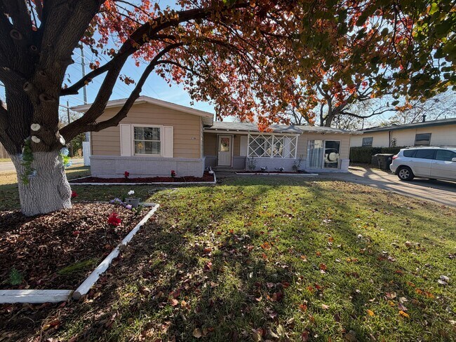 Photo - 2136 Ridgeway St