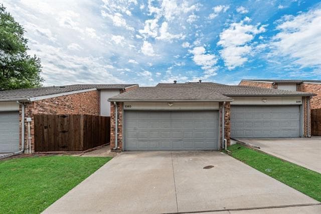 Building Photo - 2203 Salem Dr