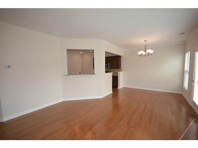 2144 Greencrest Cir