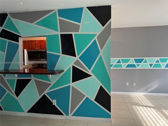 Building Photo - 2060 Hollywood Blvd Unit 3 Rental