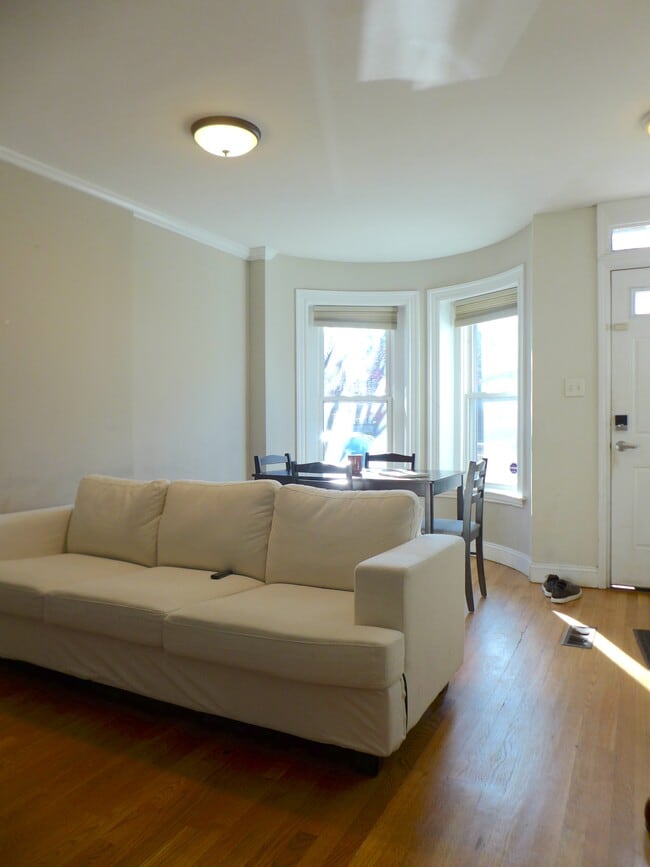 Photo - 77 Windsor St