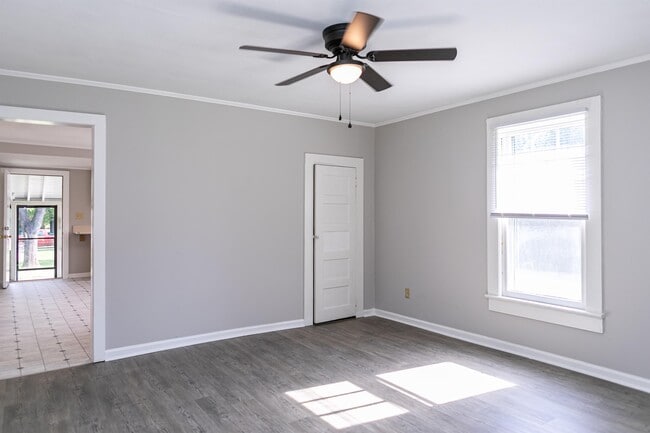 Photo - 115 E Parker Rd