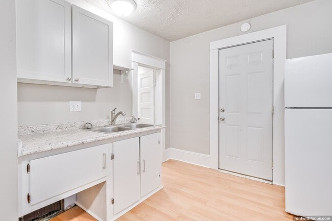 726 S Commercial St Unit 726 1/2