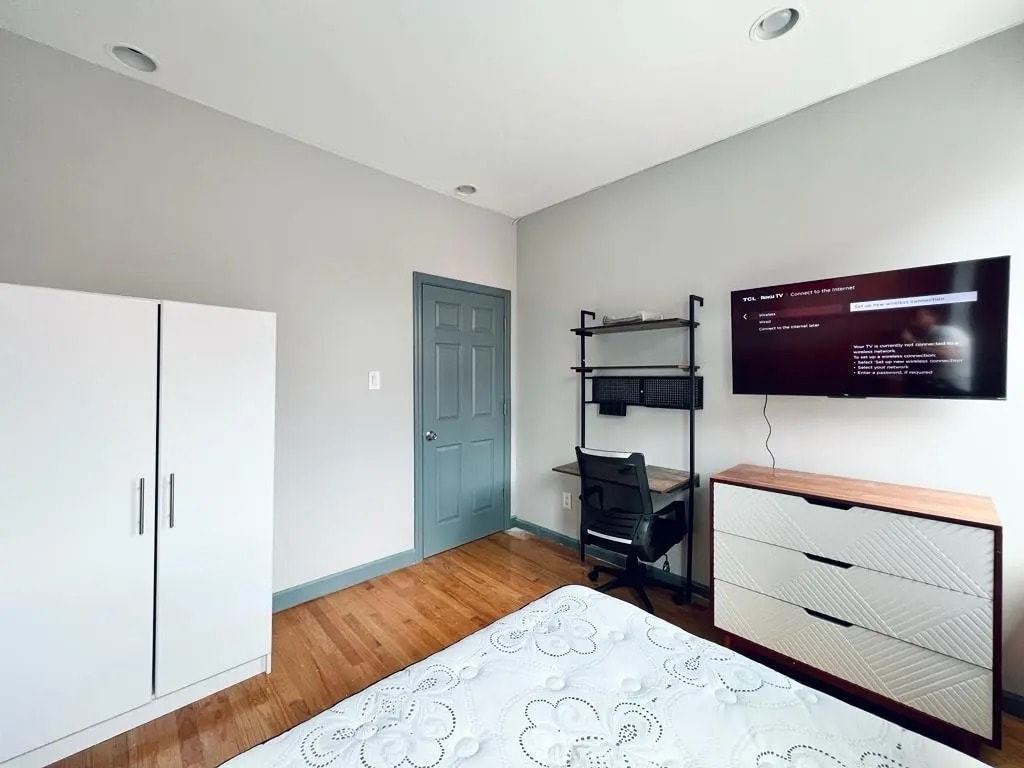 Photo - Furnished room/NOT APARTMENT Unit 3FL