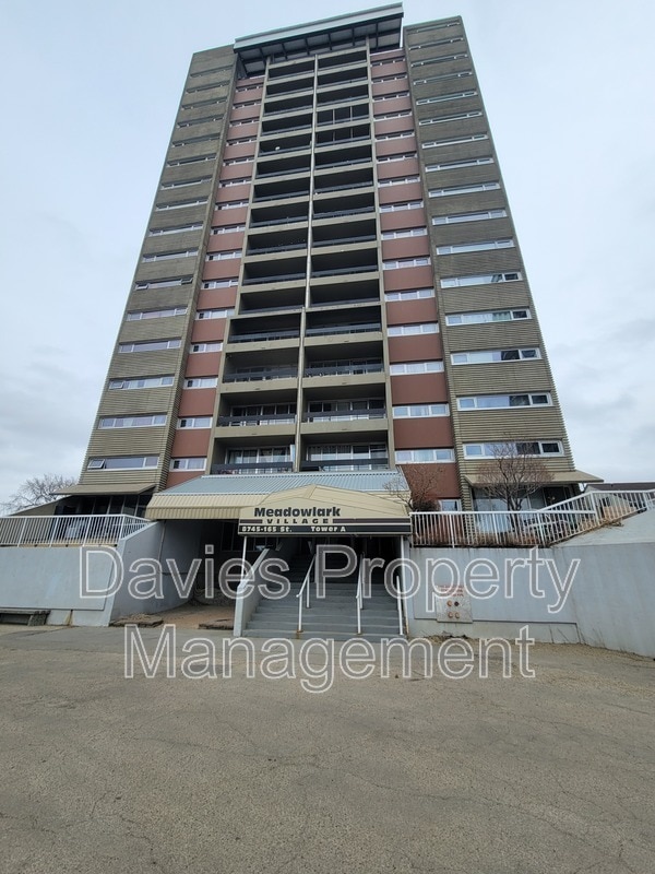 Building Photo - 8745-8165 165 St NW Unit #146