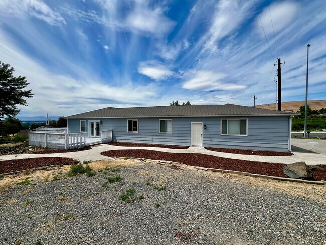 5204 Roza Hill Dr