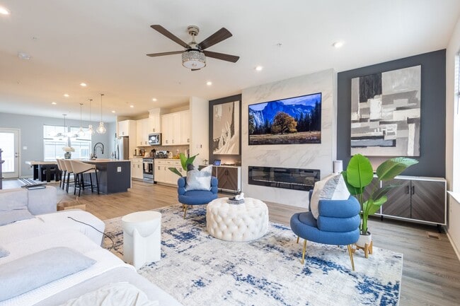 Building Photo - Stunning 3 BR/2 Full BA & 2 Half BA Townho...
