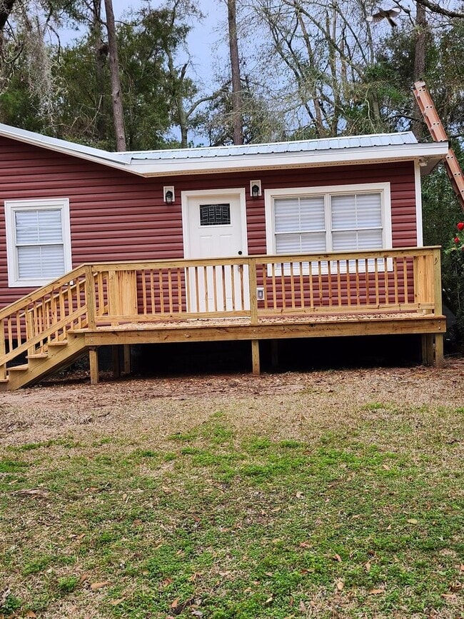 Building Photo - Remodeled FAMCEE Home